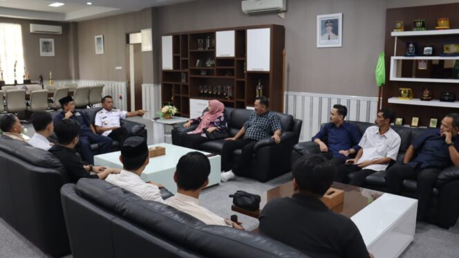 
Bupati Sidrap Terima DPRD Maros, Bahas Strategi Rekonfungsi Anggaran