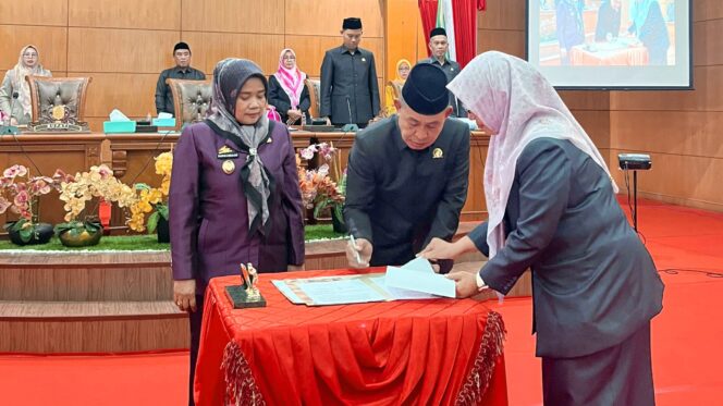 
DPRD Sidrap Sahkan Tiga Ranperda Prakarsa Pemda dalam Rapat Paripurna